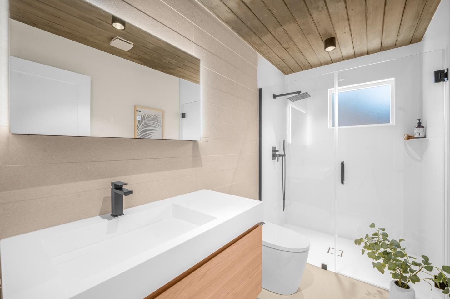 Detail Gallery Image 18 of 26 For 1111 E Homestead Rd, Sunnyvale,  CA 94087 - 4 Beds | 2/1 Baths