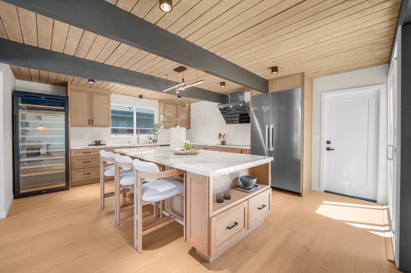 Detail Gallery Image 2 of 26 For 1111 E Homestead Rd, Sunnyvale,  CA 94087 - 4 Beds | 2/1 Baths