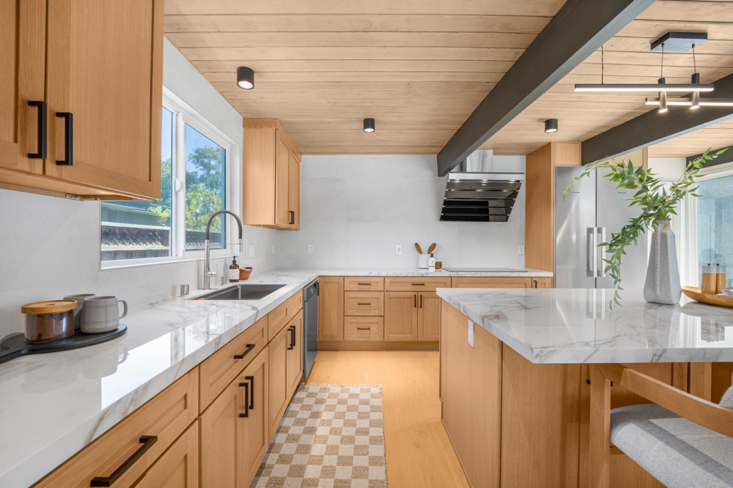 Detail Gallery Image 5 of 26 For 1111 E Homestead Rd, Sunnyvale,  CA 94087 - 4 Beds | 2/1 Baths