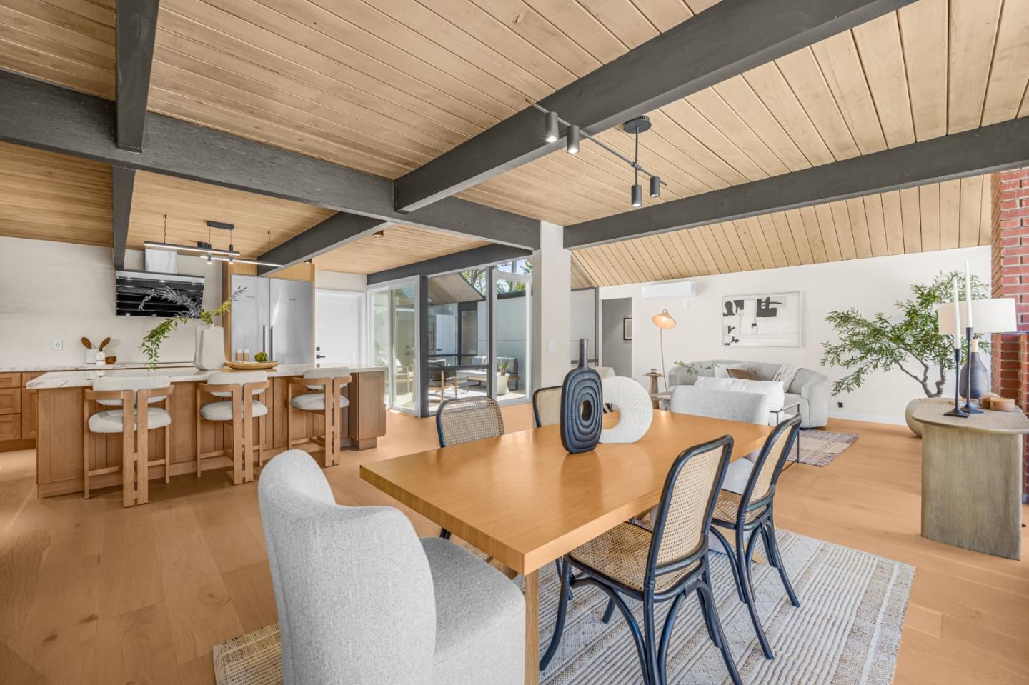 Detail Gallery Image 6 of 26 For 1111 E Homestead Rd, Sunnyvale,  CA 94087 - 4 Beds | 2/1 Baths