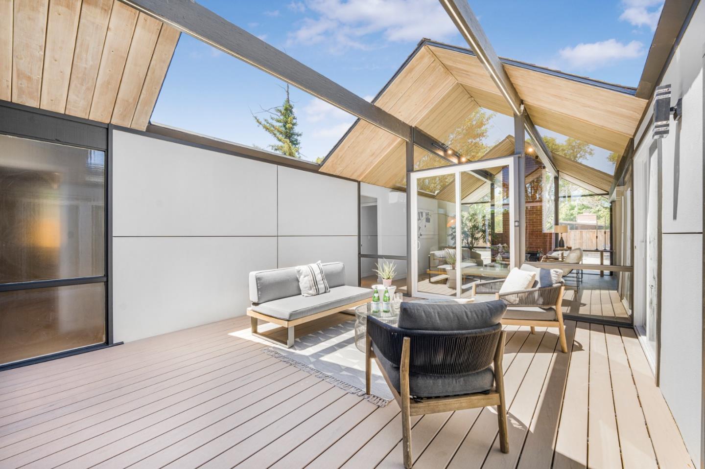 Detail Gallery Image 9 of 26 For 1111 E Homestead Rd, Sunnyvale,  CA 94087 - 4 Beds | 2/1 Baths