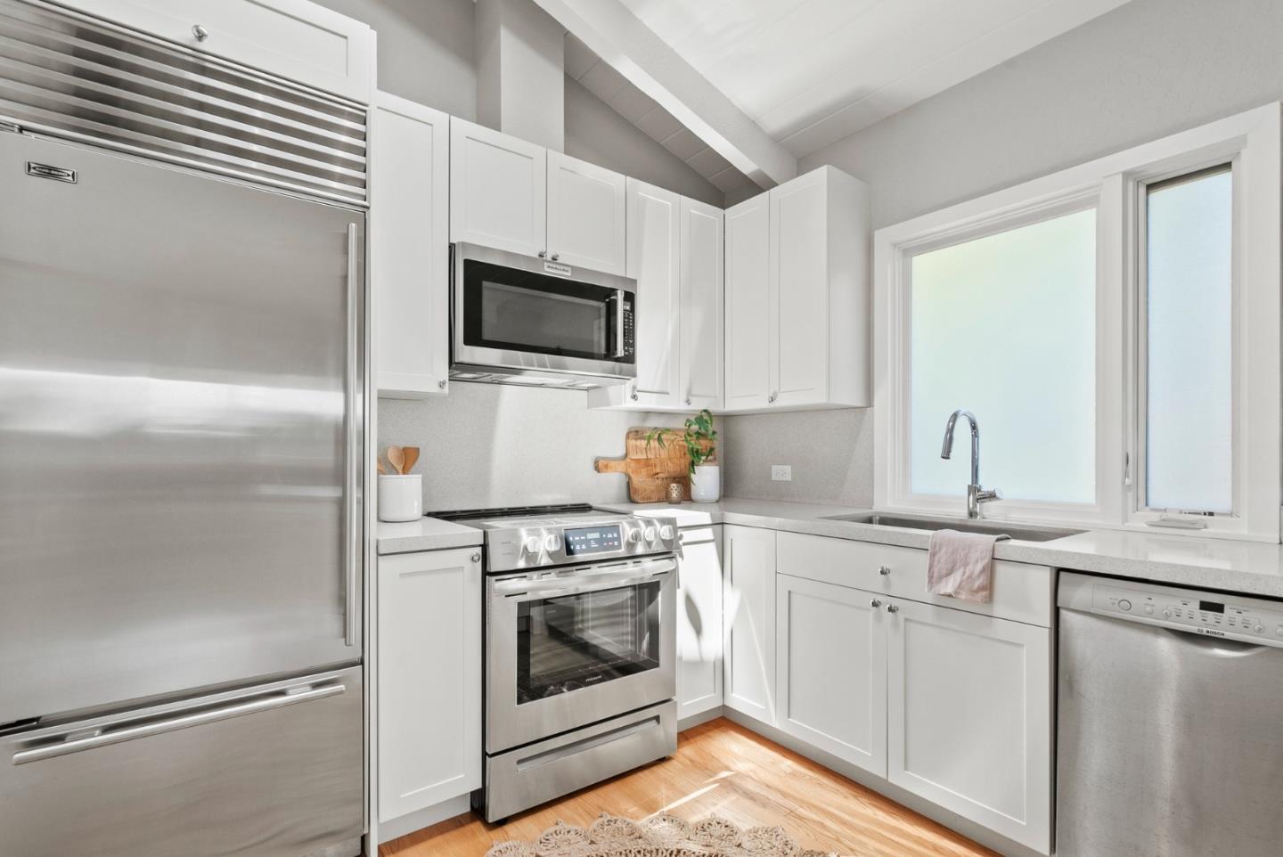 Detail Gallery Image 21 of 63 For 1975 Seascape Blvd, Aptos,  CA 95003 - 3 Beds | 2/1 Baths
