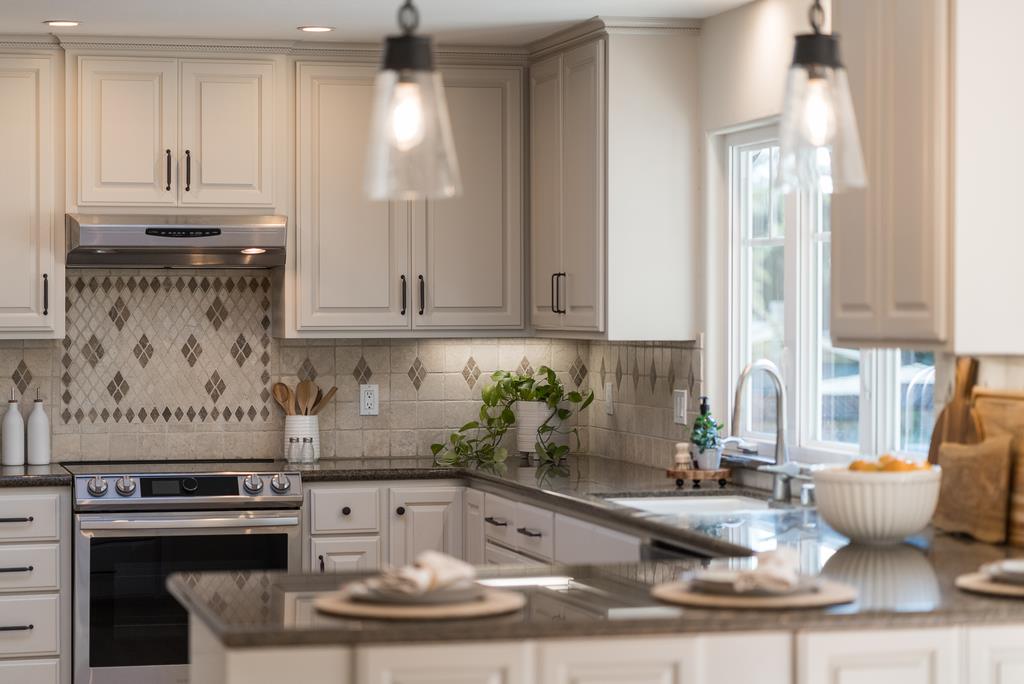 Detail Gallery Image 10 of 49 For 121 Day Valley Ln, Aptos,  CA 95003 - 3 Beds | 3/1 Baths