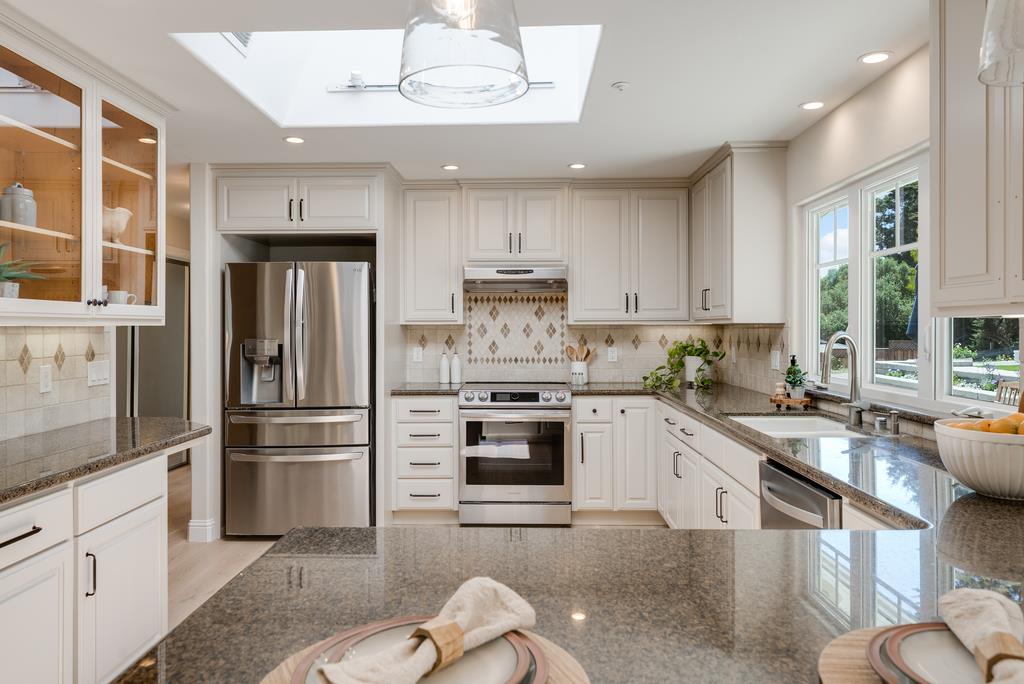 Detail Gallery Image 11 of 49 For 121 Day Valley Ln, Aptos,  CA 95003 - 3 Beds | 3/1 Baths