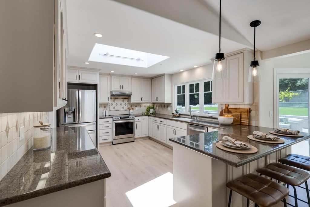 Detail Gallery Image 9 of 49 For 121 Day Valley Ln, Aptos,  CA 95003 - 3 Beds | 3/1 Baths