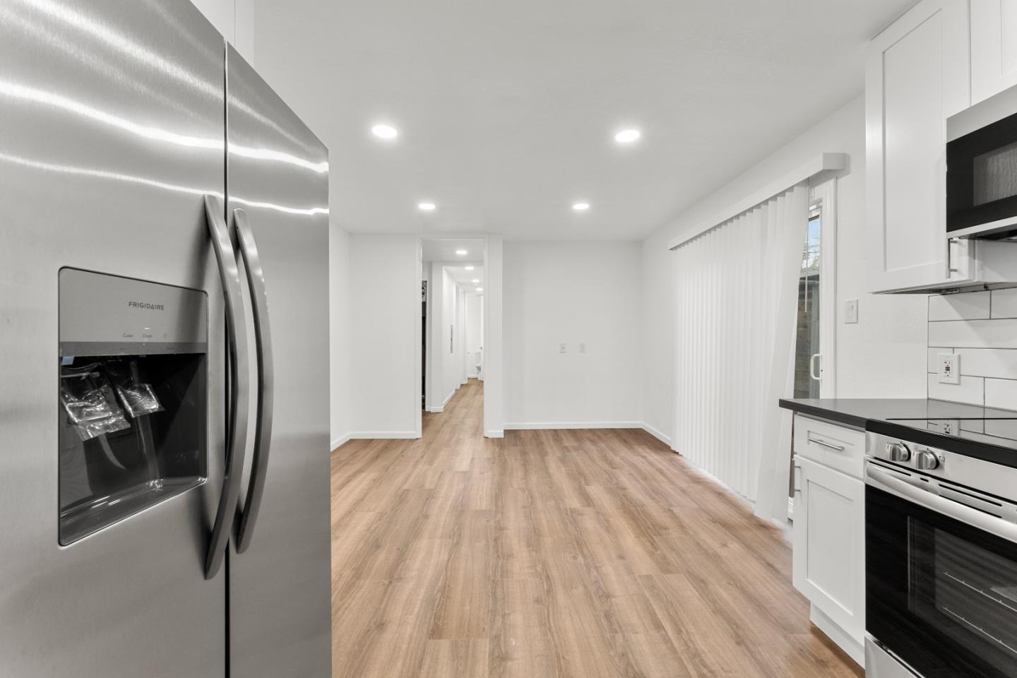 Detail Gallery Image 5 of 36 For 17-25 Devonshire Blvd, San Carlos,  CA 94070 - – Beds | – Baths