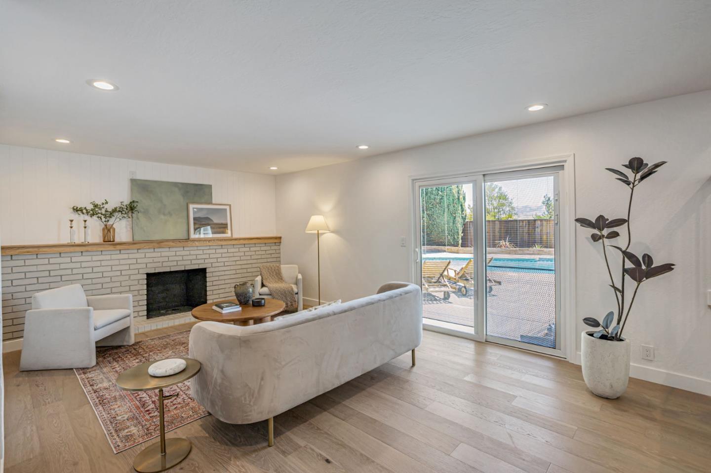 Detail Gallery Image 12 of 77 For 4852 Birmingham Dr, San Jose,  CA 95136 - 4 Beds | 2/1 Baths