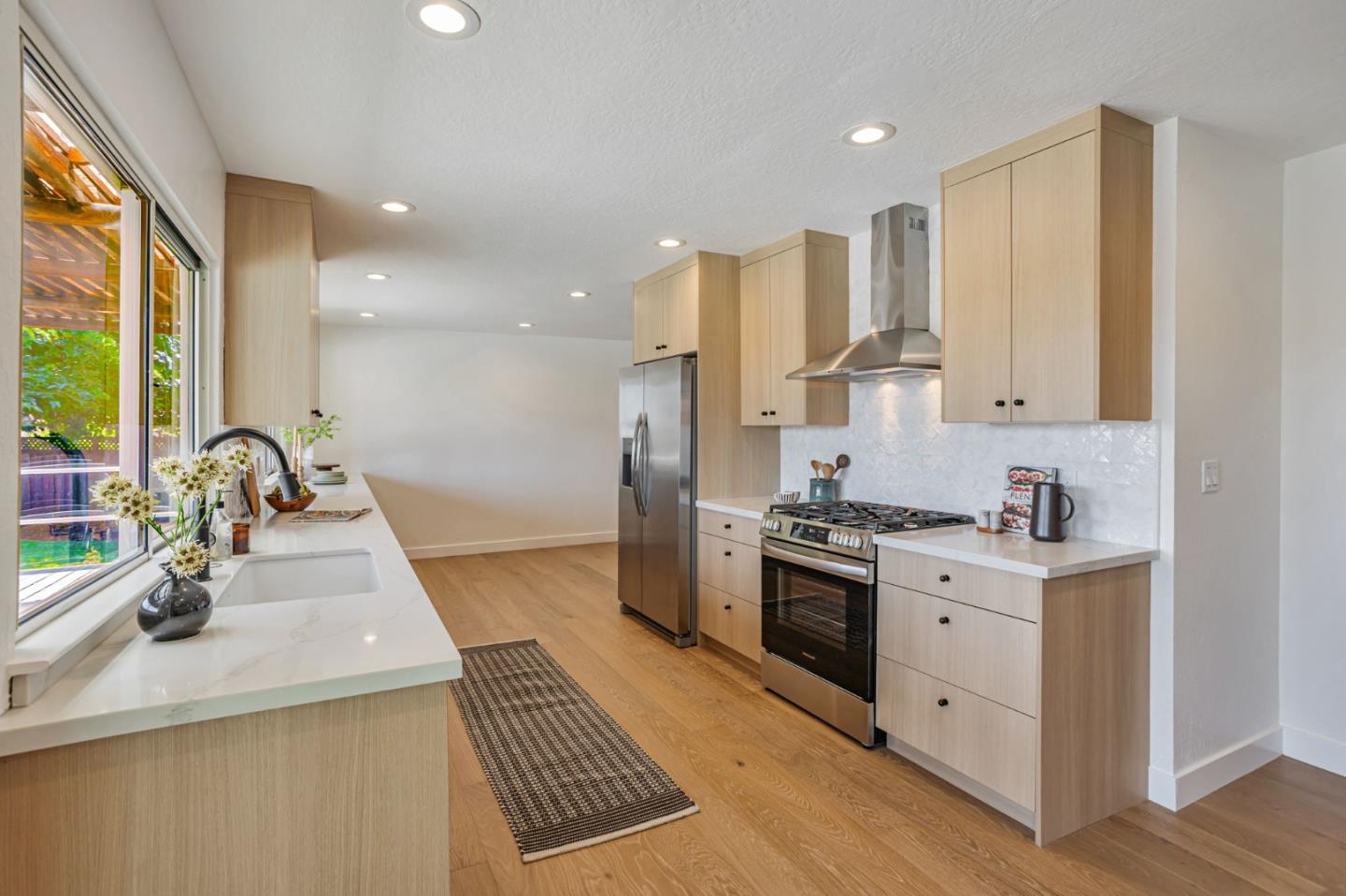 Detail Gallery Image 16 of 77 For 4852 Birmingham Dr, San Jose,  CA 95136 - 4 Beds | 2/1 Baths