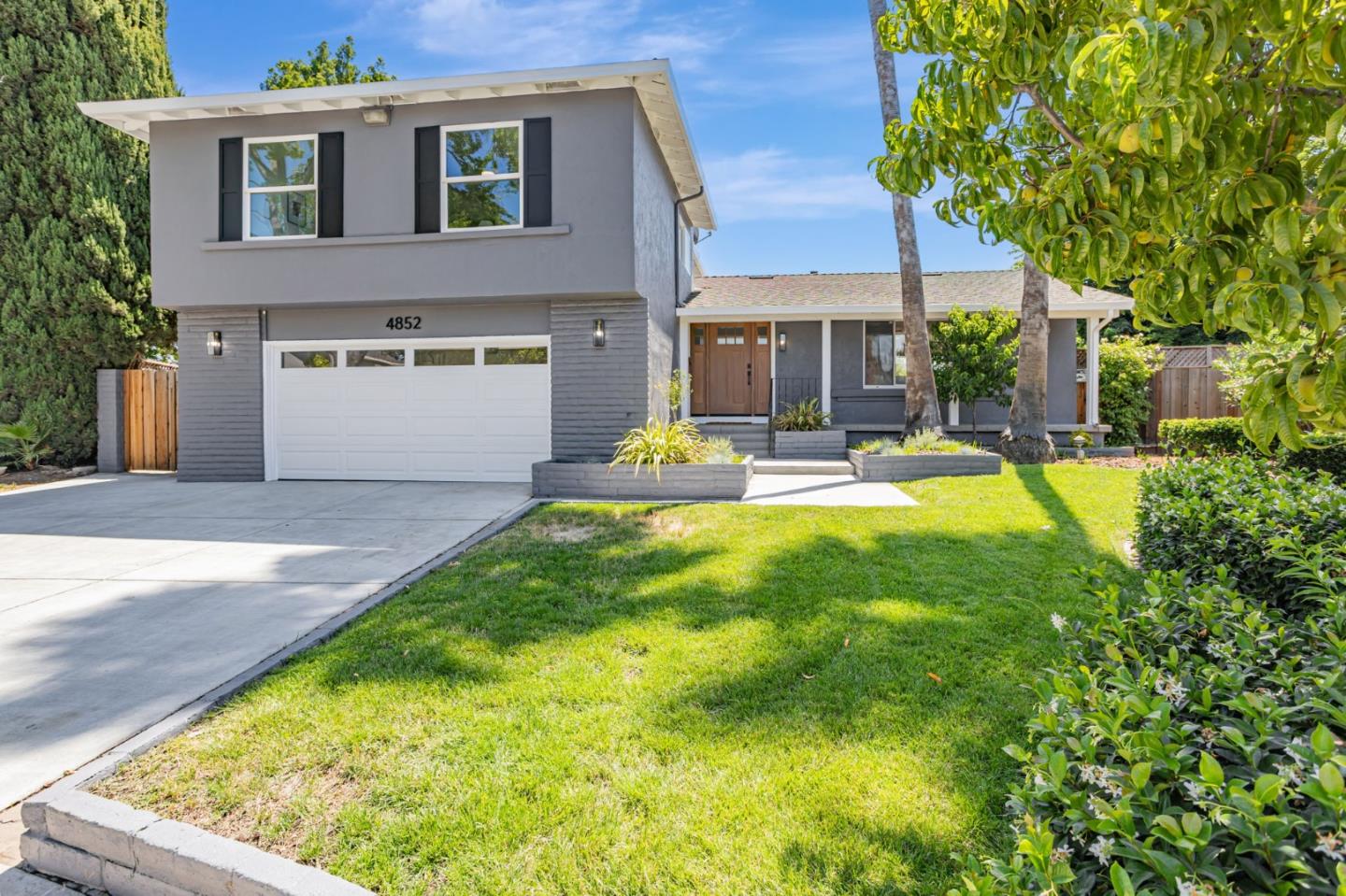 Detail Gallery Image 4 of 77 For 4852 Birmingham Dr, San Jose,  CA 95136 - 4 Beds | 2/1 Baths