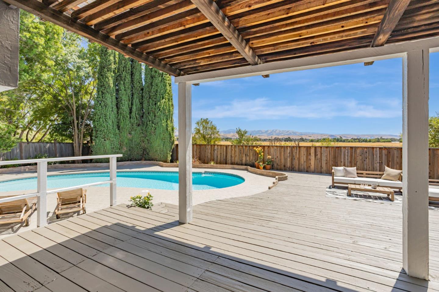 Detail Gallery Image 44 of 77 For 4852 Birmingham Dr, San Jose,  CA 95136 - 4 Beds | 2/1 Baths