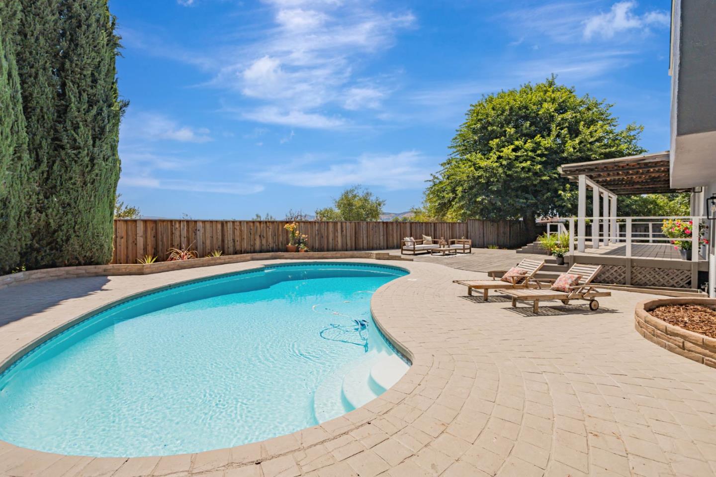 Detail Gallery Image 49 of 77 For 4852 Birmingham Dr, San Jose,  CA 95136 - 4 Beds | 2/1 Baths