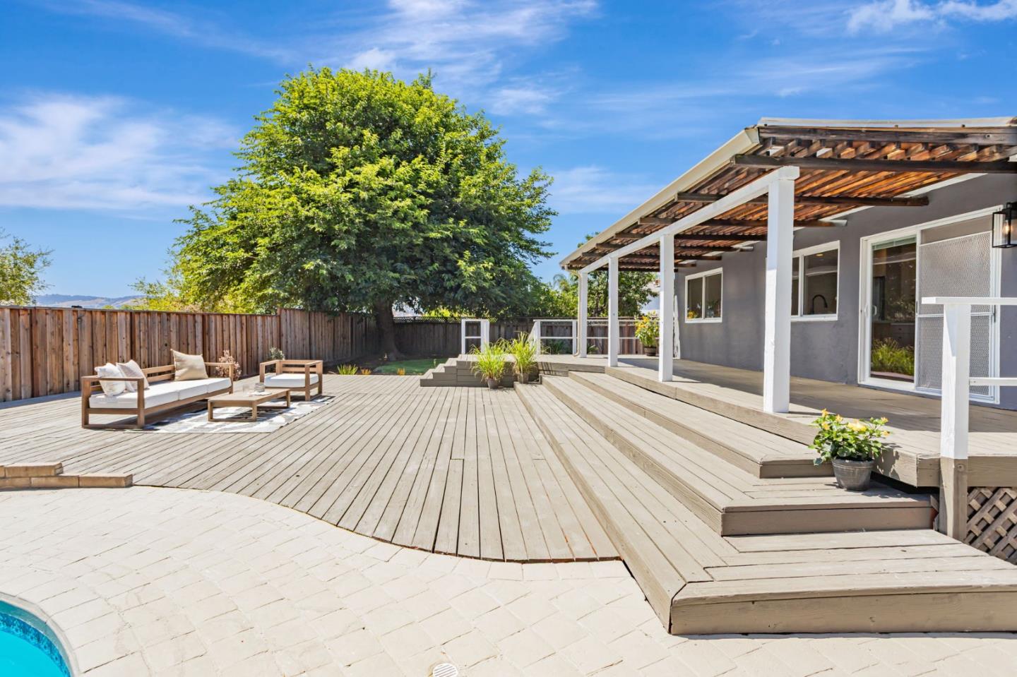 Detail Gallery Image 50 of 77 For 4852 Birmingham Dr, San Jose,  CA 95136 - 4 Beds | 2/1 Baths
