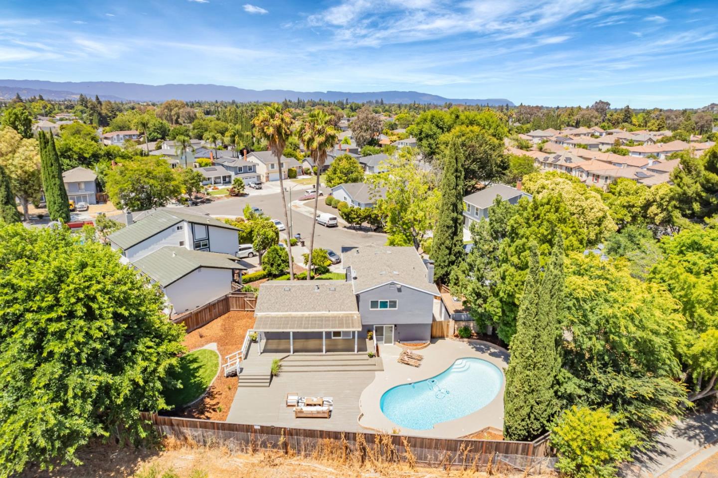 Detail Gallery Image 66 of 77 For 4852 Birmingham Dr, San Jose,  CA 95136 - 4 Beds | 2/1 Baths
