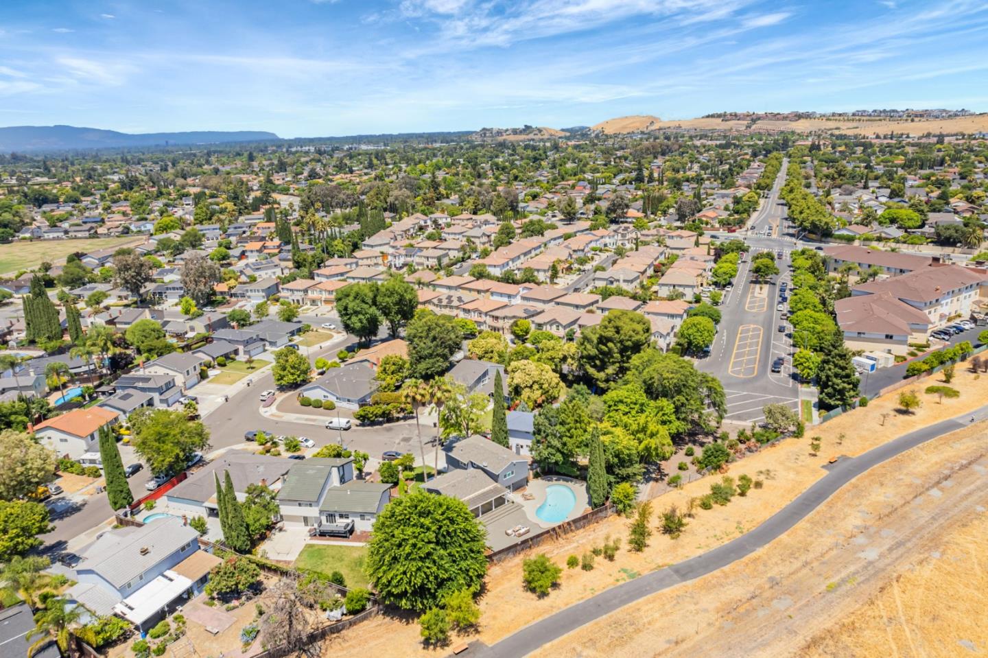 Detail Gallery Image 68 of 77 For 4852 Birmingham Dr, San Jose,  CA 95136 - 4 Beds | 2/1 Baths