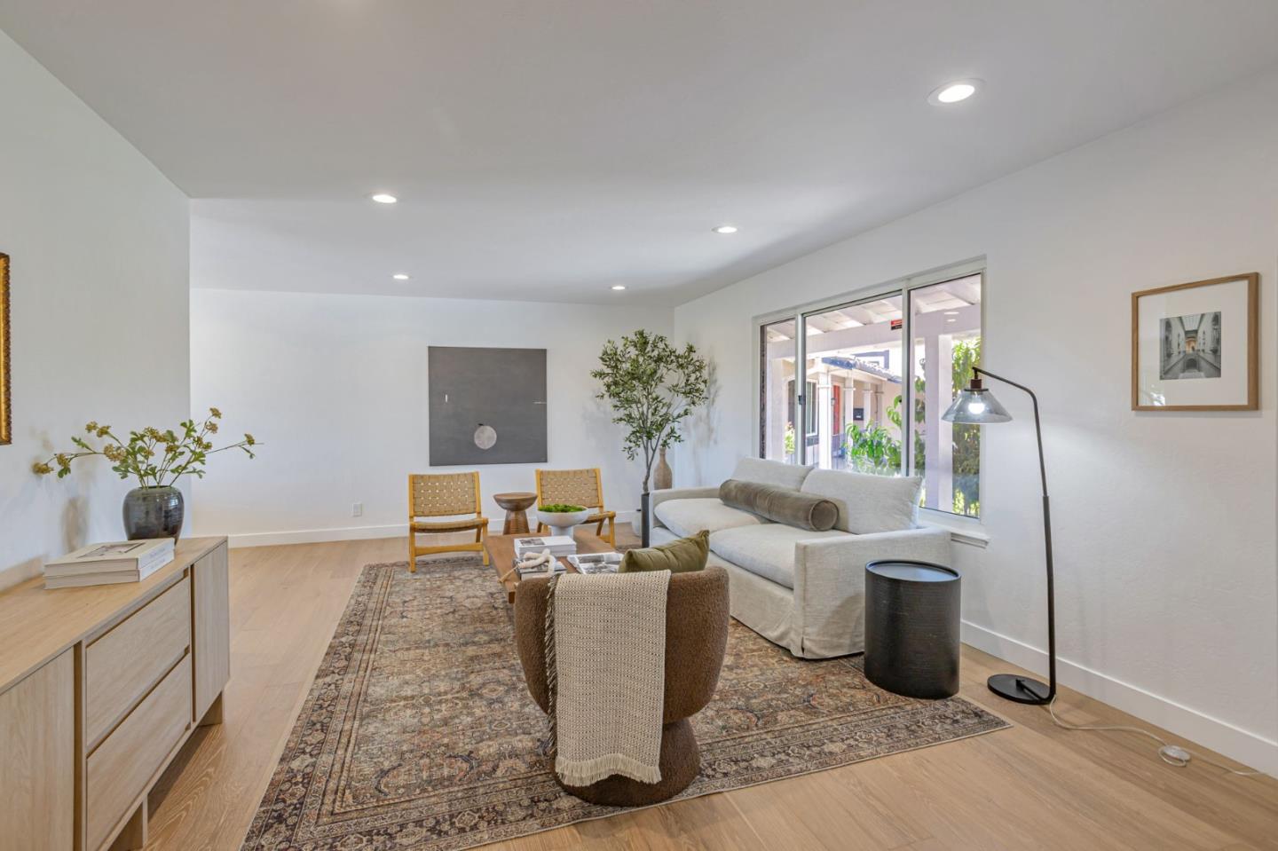 Detail Gallery Image 9 of 77 For 4852 Birmingham Dr, San Jose,  CA 95136 - 4 Beds | 2/1 Baths
