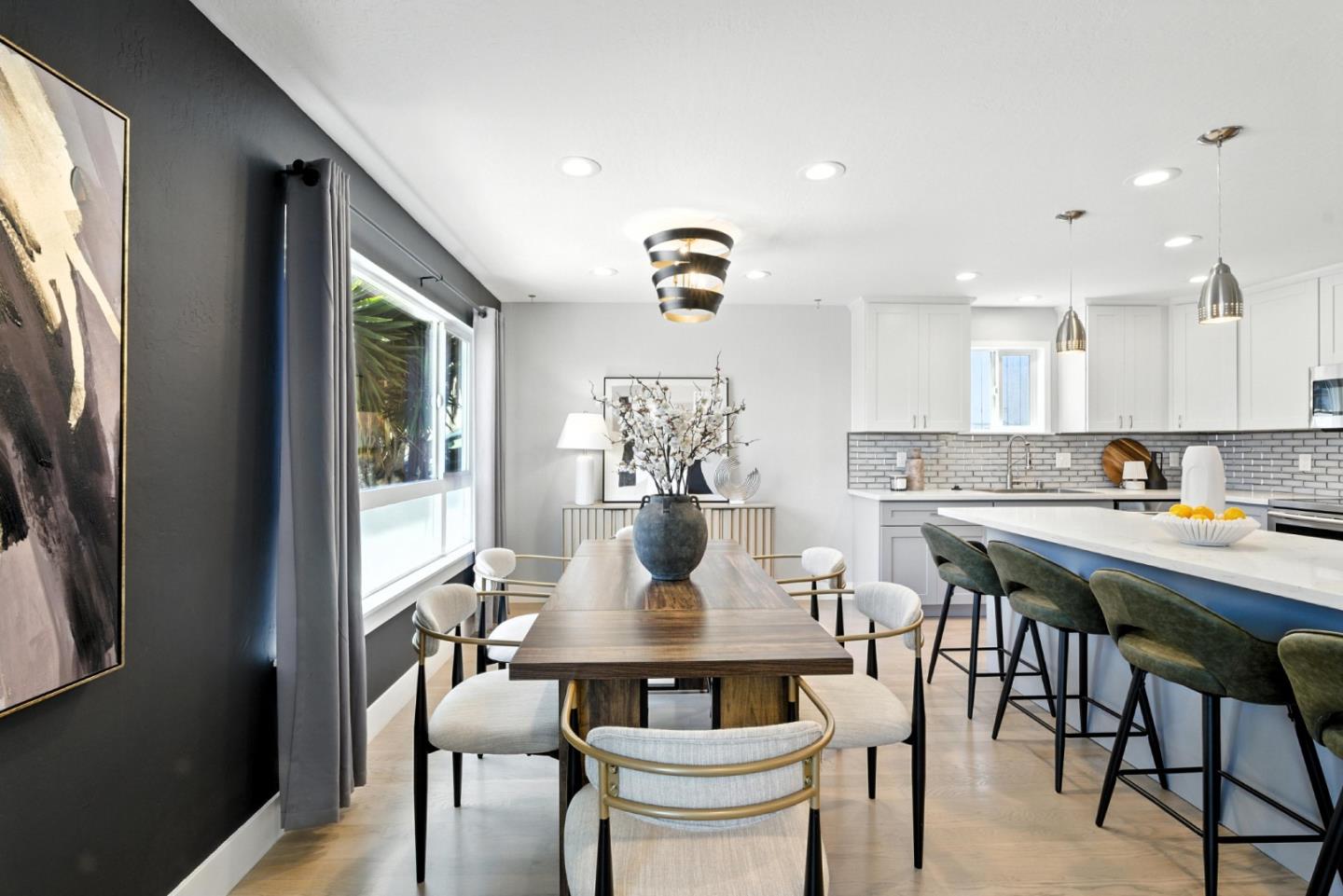 Detail Gallery Image 10 of 61 For 30 Gilroy St, San Francisco,  CA 94124 - 5 Beds | 3 Baths