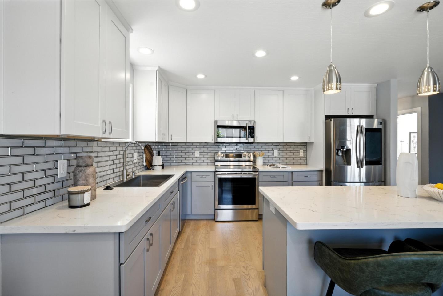 Detail Gallery Image 12 of 61 For 30 Gilroy St, San Francisco,  CA 94124 - 5 Beds | 3 Baths