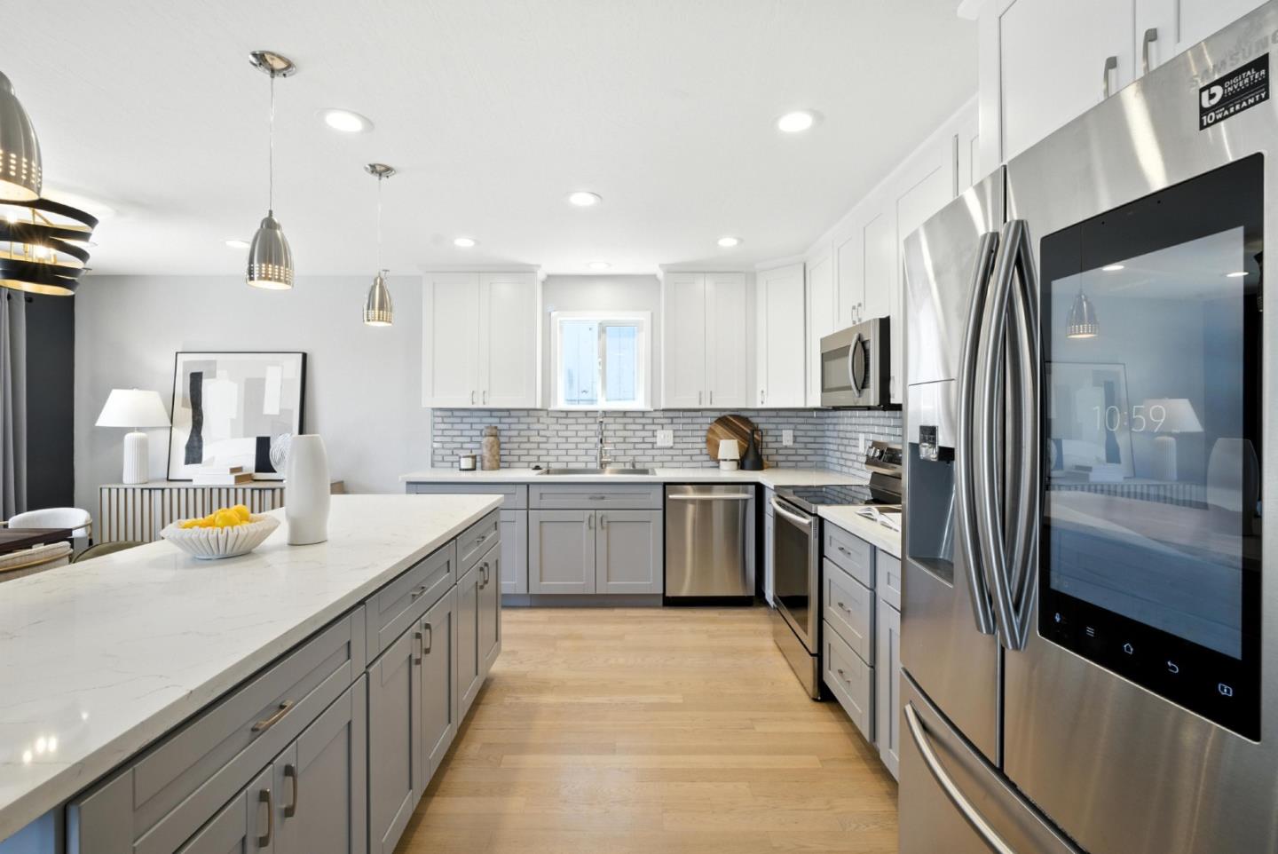 Detail Gallery Image 13 of 61 For 30 Gilroy St, San Francisco,  CA 94124 - 5 Beds | 3 Baths