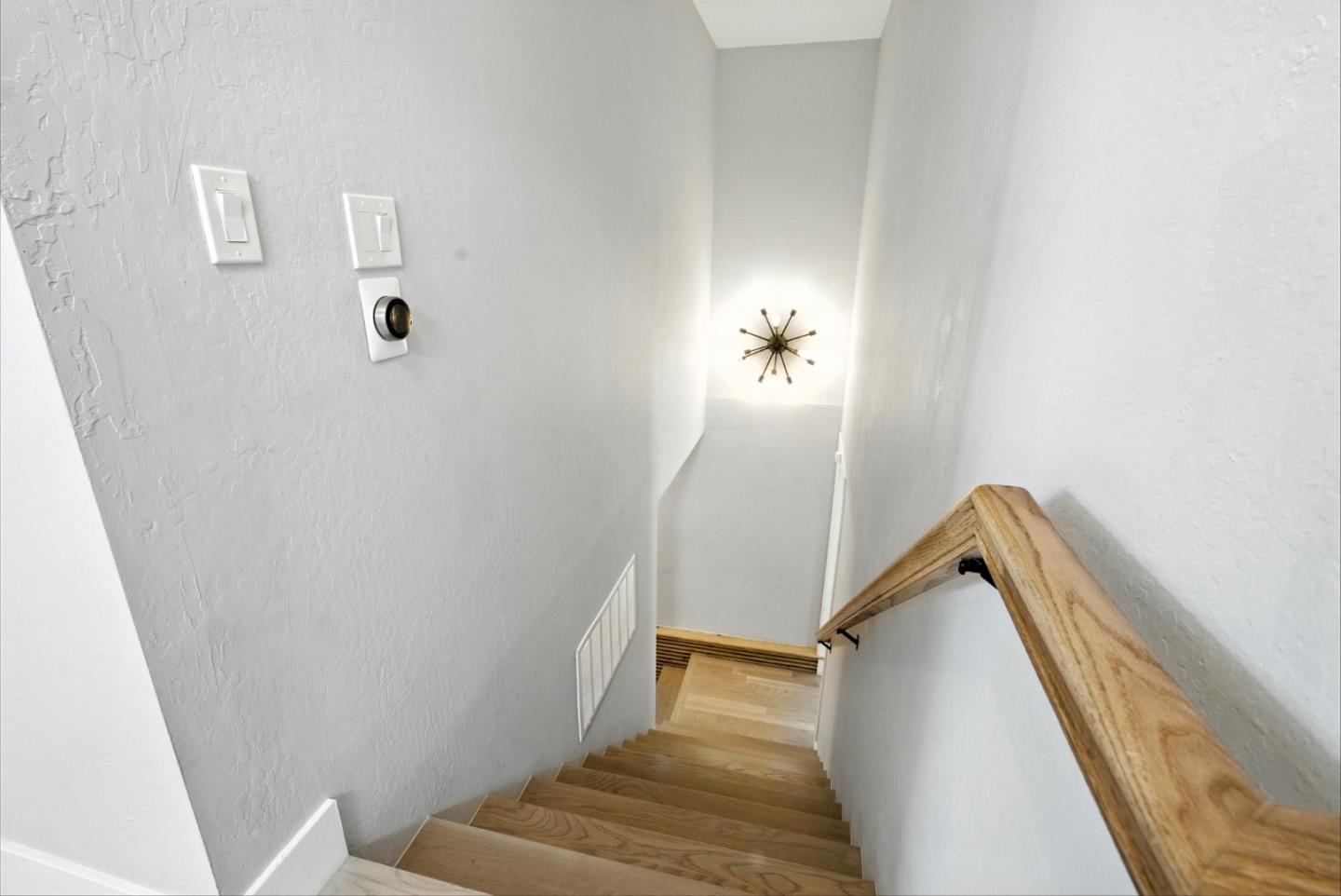 Detail Gallery Image 29 of 61 For 30 Gilroy St, San Francisco,  CA 94124 - 5 Beds | 3 Baths
