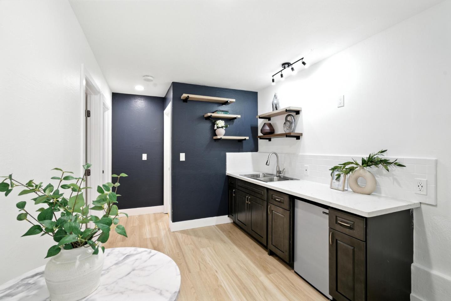 Detail Gallery Image 31 of 61 For 30 Gilroy St, San Francisco,  CA 94124 - 5 Beds | 3 Baths