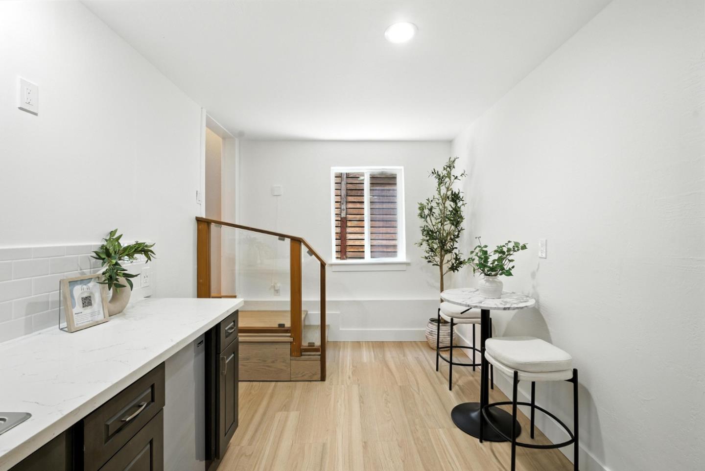 Detail Gallery Image 33 of 61 For 30 Gilroy St, San Francisco,  CA 94124 - 5 Beds | 3 Baths