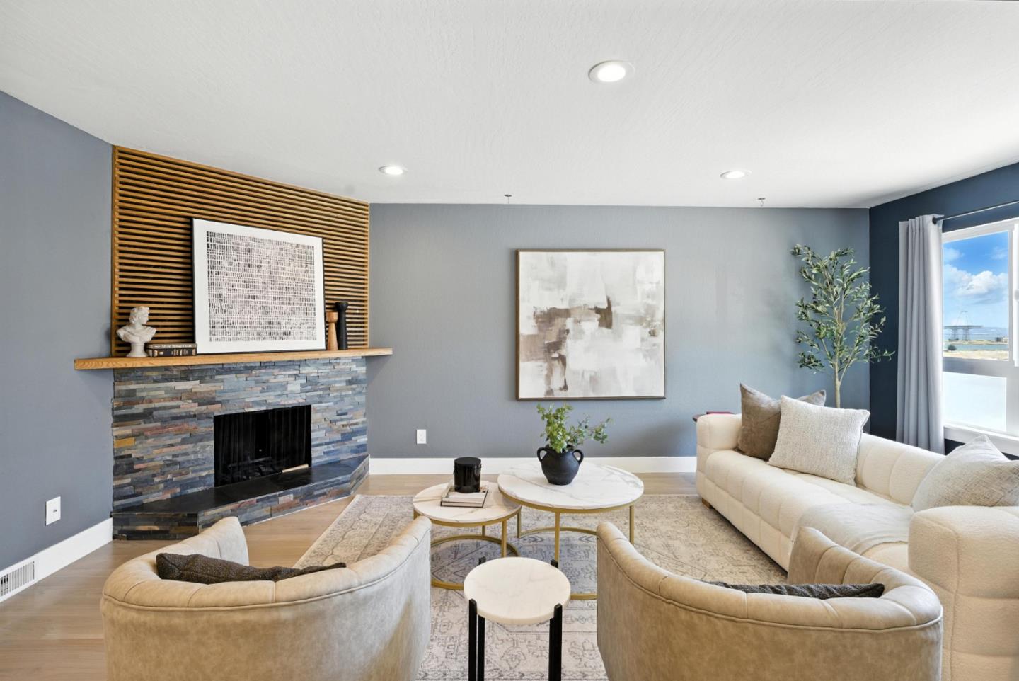 Detail Gallery Image 4 of 61 For 30 Gilroy St, San Francisco,  CA 94124 - 5 Beds | 3 Baths
