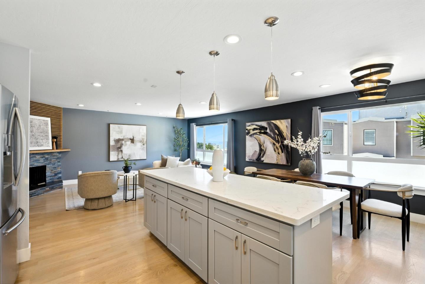 Detail Gallery Image 5 of 61 For 30 Gilroy St, San Francisco,  CA 94124 - 5 Beds | 3 Baths