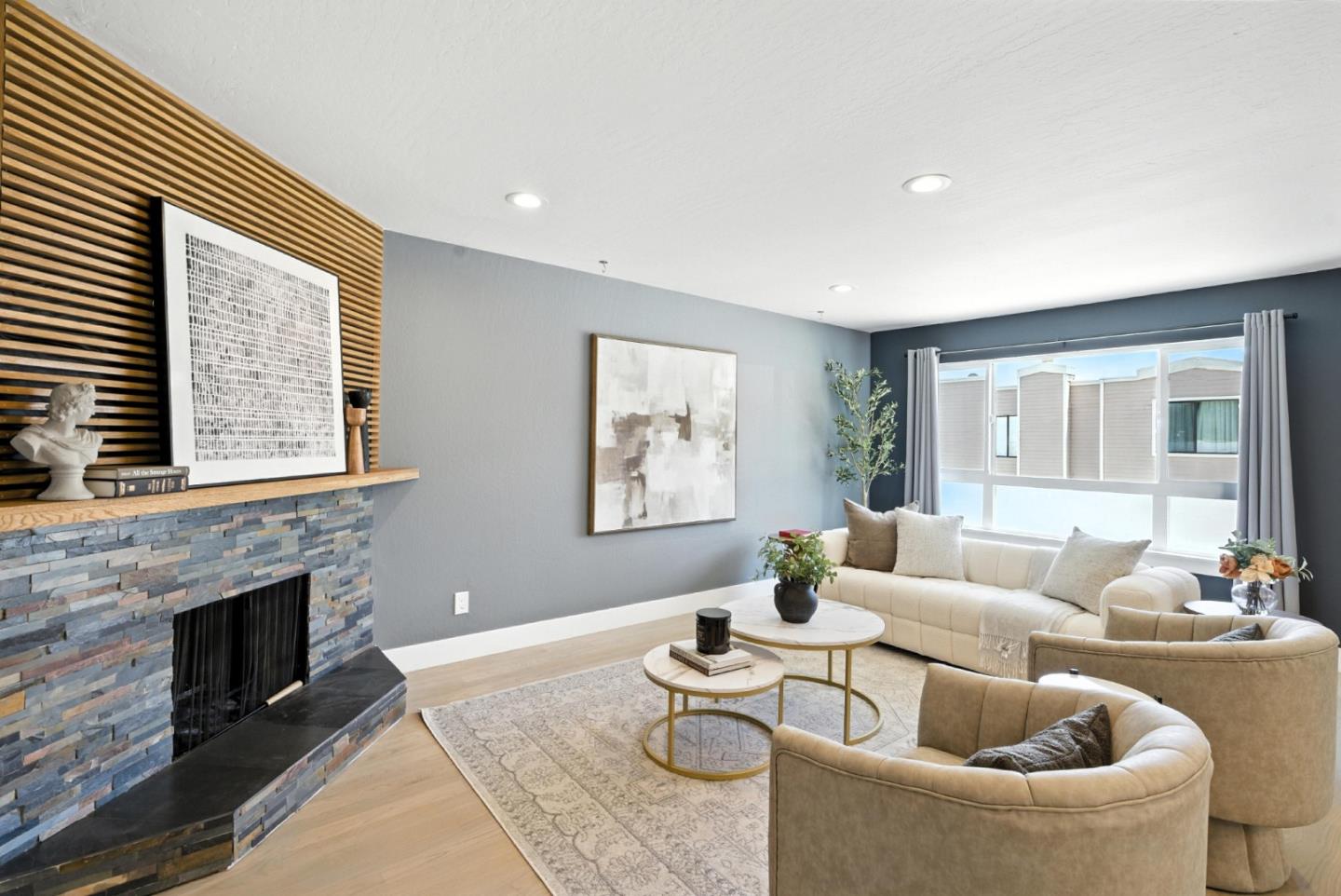 Detail Gallery Image 6 of 61 For 30 Gilroy St, San Francisco,  CA 94124 - 5 Beds | 3 Baths