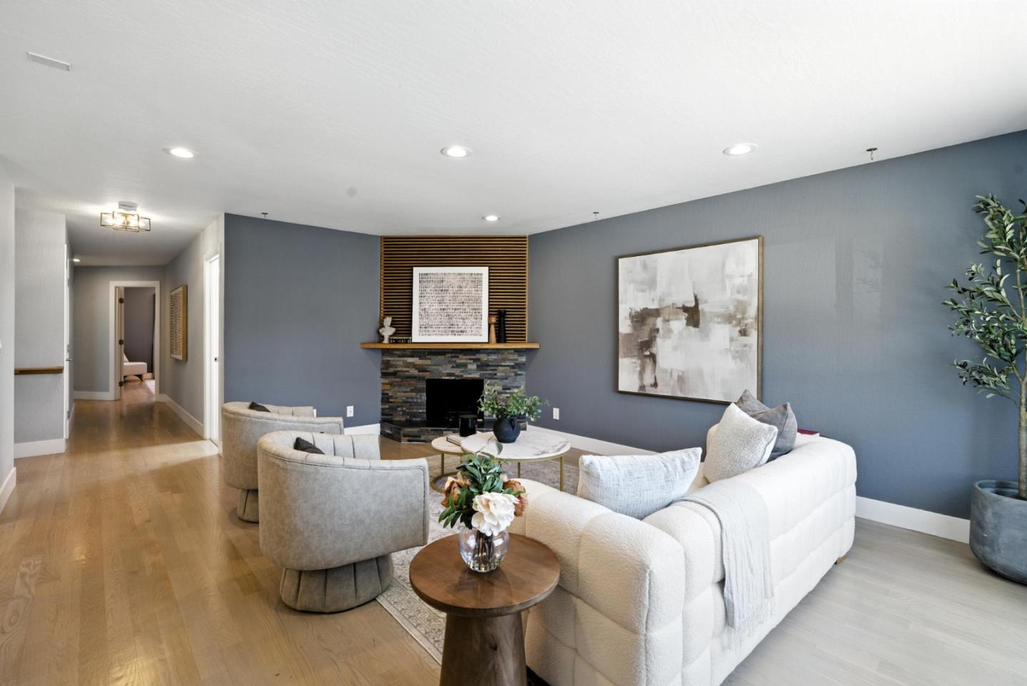 Detail Gallery Image 7 of 61 For 30 Gilroy St, San Francisco,  CA 94124 - 5 Beds | 3 Baths