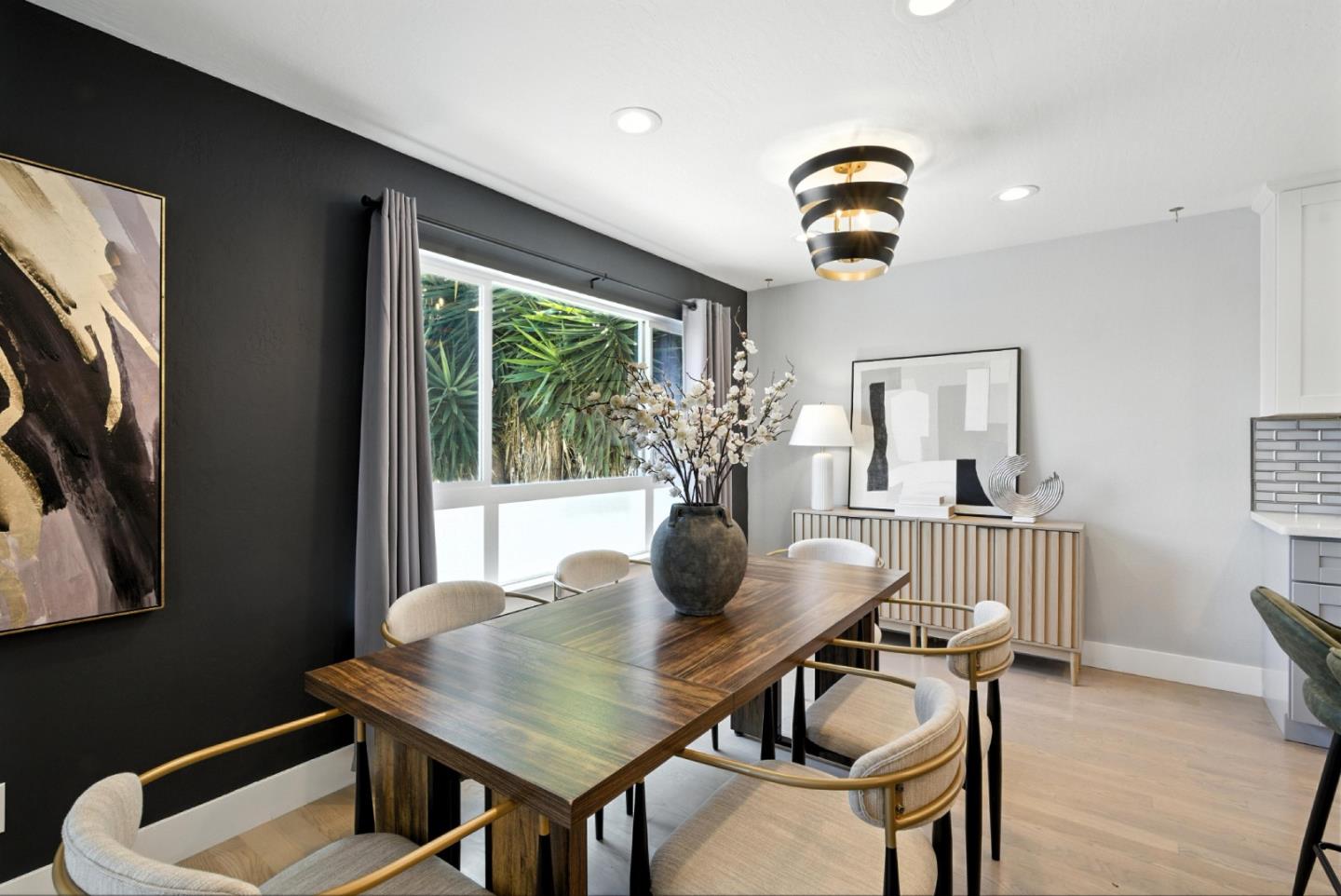 Detail Gallery Image 9 of 61 For 30 Gilroy St, San Francisco,  CA 94124 - 5 Beds | 3 Baths