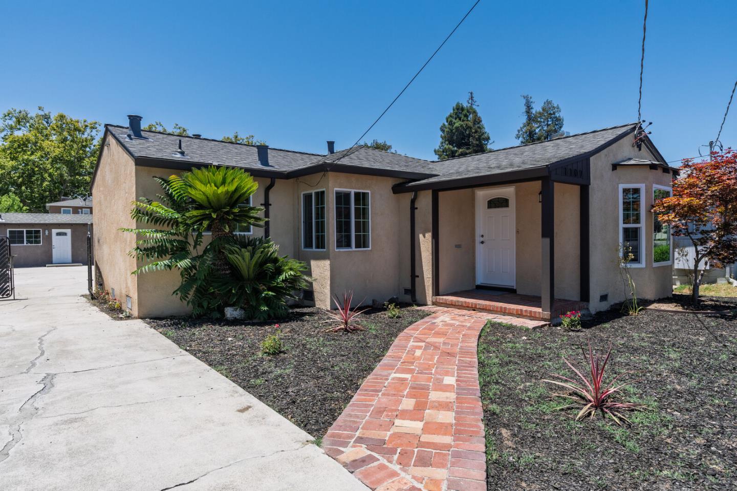 Detail Gallery Image 3 of 31 For 1107 N 4th, San Jose,  CA 95112 - 3 Beds | 2 Baths