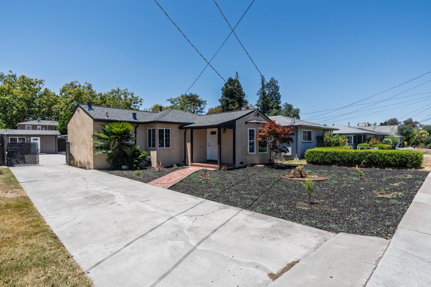 Detail Gallery Image 4 of 31 For 1107 N 4th, San Jose,  CA 95112 - 3 Beds | 2 Baths