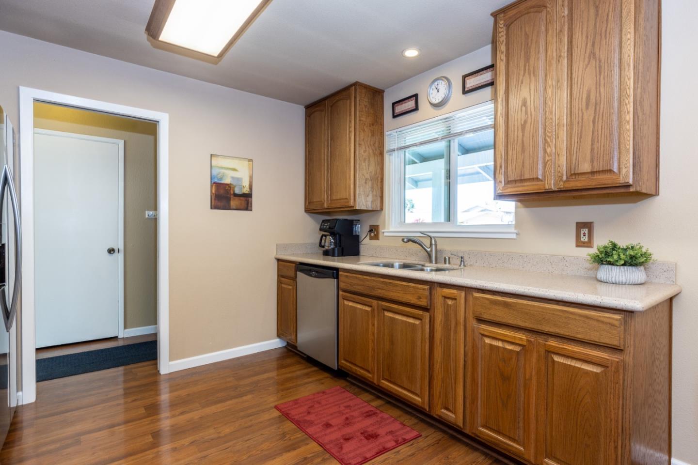 Detail Gallery Image 8 of 29 For 672 Sonoma Ct, Livermore,  CA 94550 - 3 Beds | 2 Baths