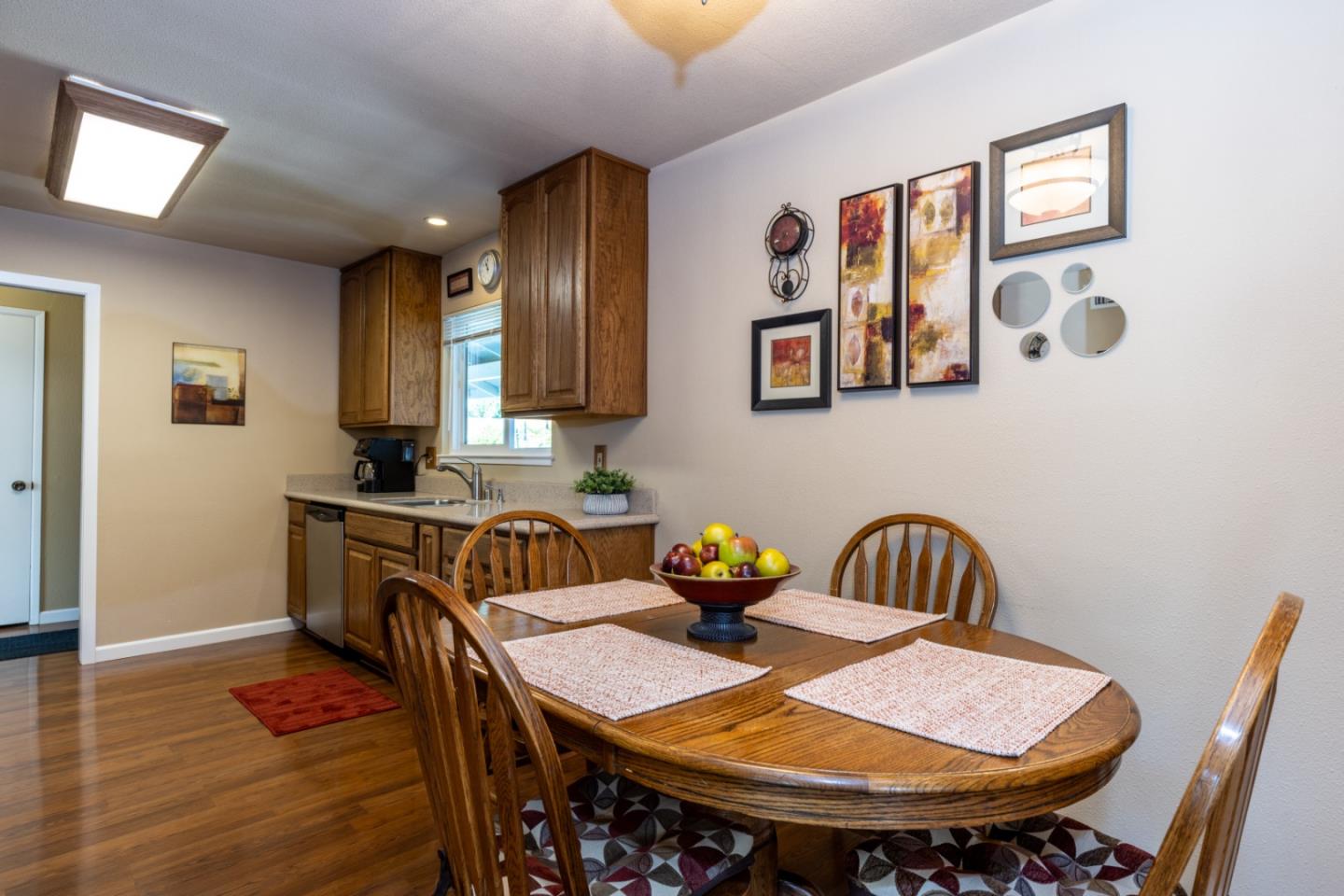 Detail Gallery Image 9 of 29 For 672 Sonoma Ct, Livermore,  CA 94550 - 3 Beds | 2 Baths