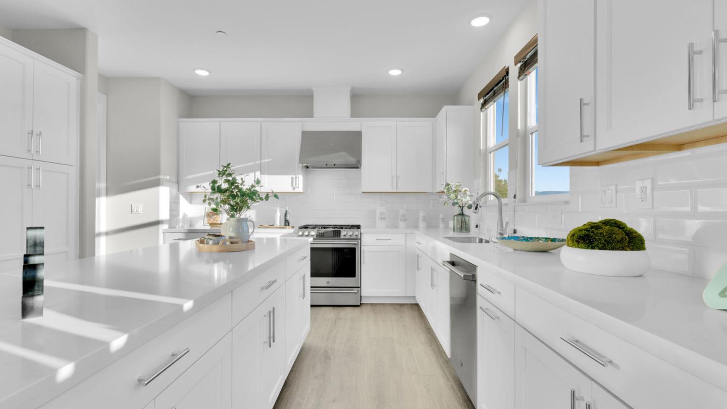 Detail Gallery Image 12 of 52 For 820 E Duane Ave #1,  Sunnyvale,  CA 94085 - 4 Beds | 3/1 Baths