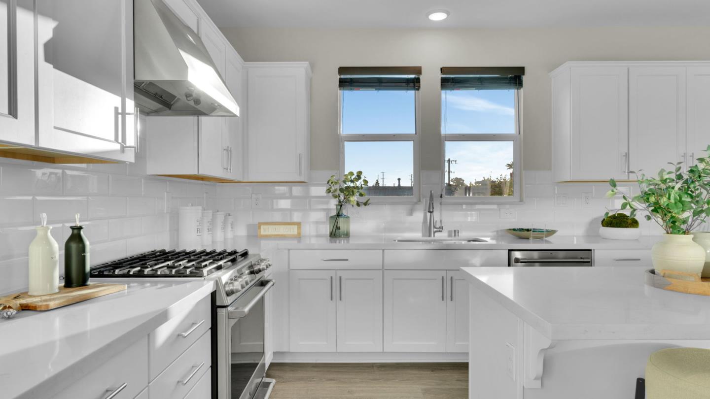 Detail Gallery Image 13 of 52 For 820 E Duane Ave #1,  Sunnyvale,  CA 94085 - 4 Beds | 3/1 Baths