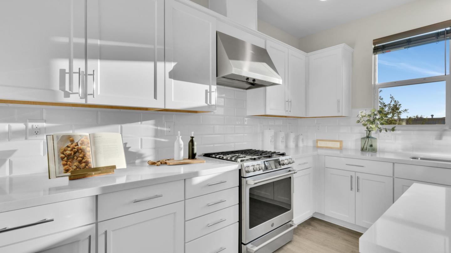 Detail Gallery Image 14 of 52 For 820 E Duane Ave #1,  Sunnyvale,  CA 94085 - 4 Beds | 3/1 Baths