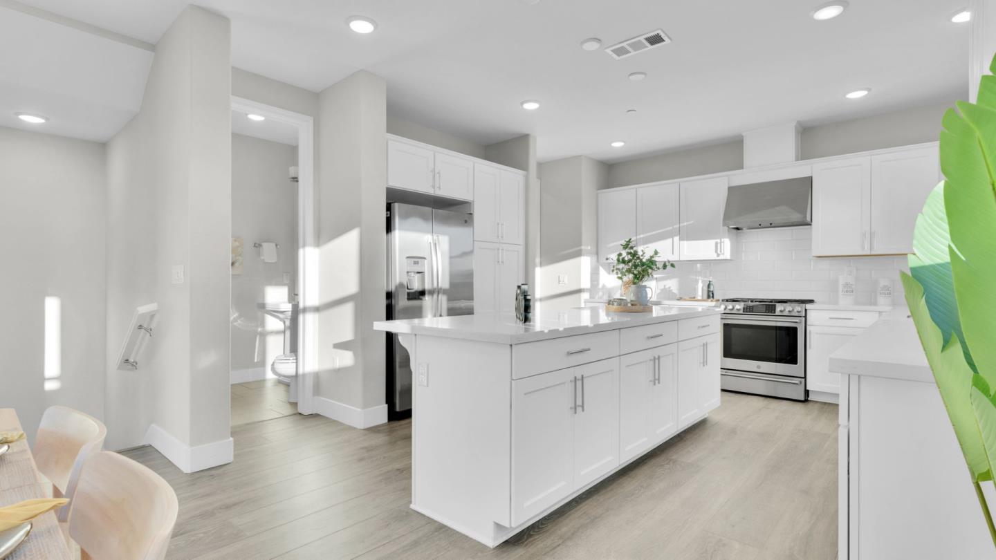 Detail Gallery Image 15 of 52 For 820 E Duane Ave #1,  Sunnyvale,  CA 94085 - 4 Beds | 3/1 Baths