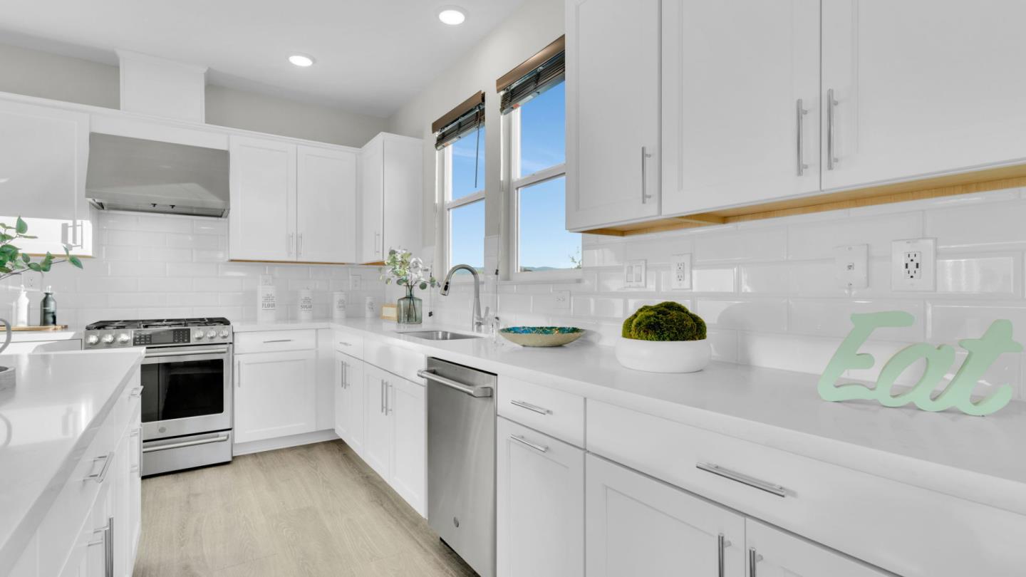 Detail Gallery Image 16 of 52 For 820 E Duane Ave #1,  Sunnyvale,  CA 94085 - 4 Beds | 3/1 Baths