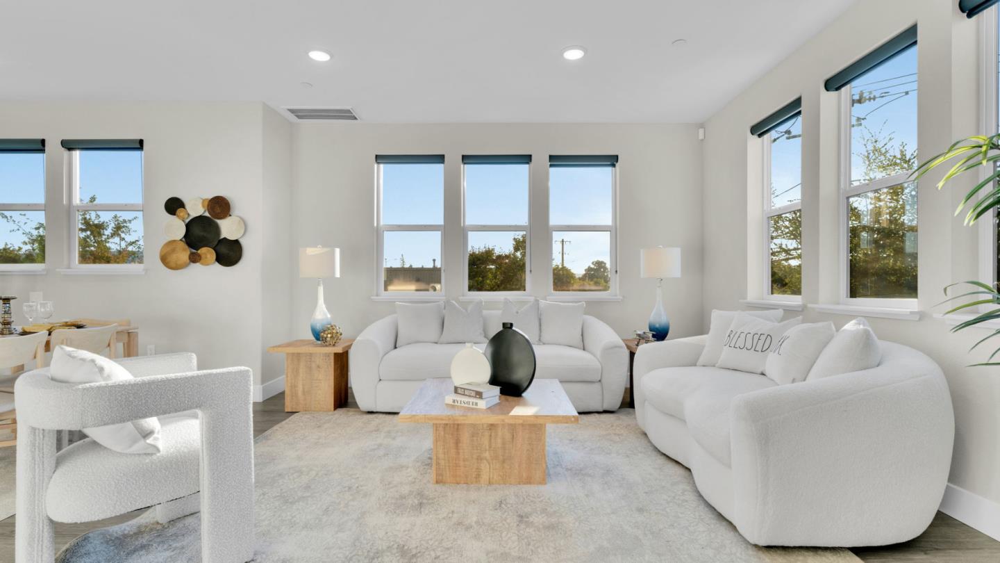 Detail Gallery Image 2 of 52 For 820 E Duane Ave #1,  Sunnyvale,  CA 94085 - 4 Beds | 3/1 Baths