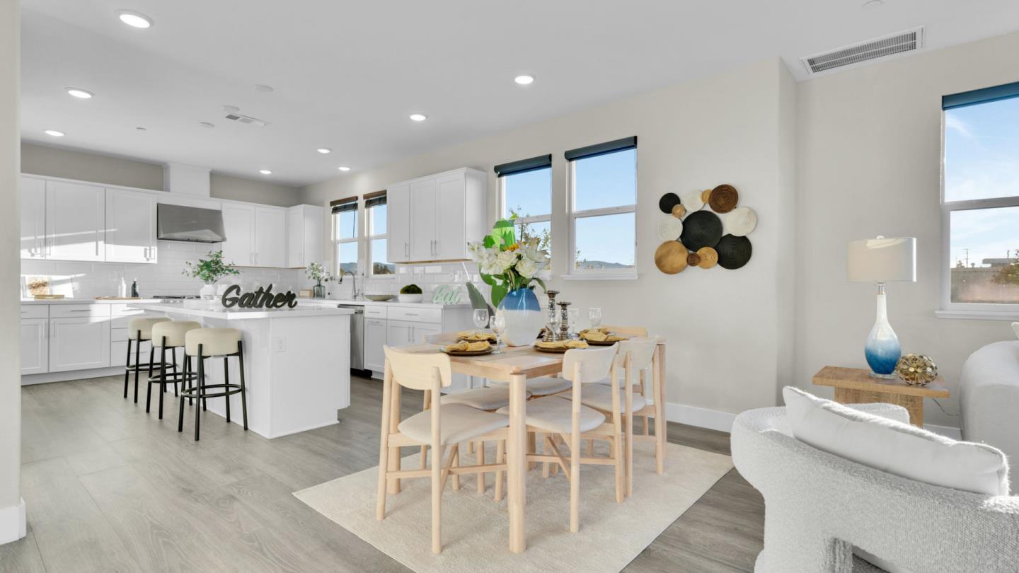 Detail Gallery Image 6 of 52 For 820 E Duane Ave #1,  Sunnyvale,  CA 94085 - 4 Beds | 3/1 Baths