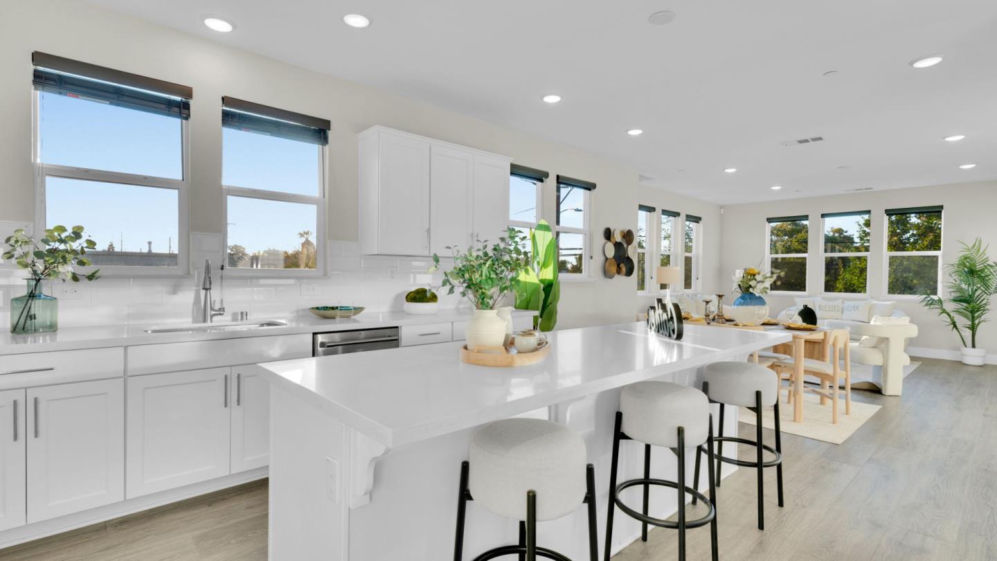 Detail Gallery Image 8 of 52 For 820 E Duane Ave #1,  Sunnyvale,  CA 94085 - 4 Beds | 3/1 Baths