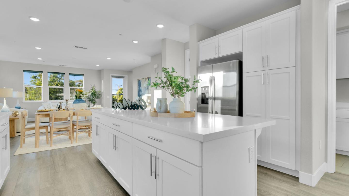 Detail Gallery Image 9 of 52 For 820 E Duane Ave #1,  Sunnyvale,  CA 94085 - 4 Beds | 3/1 Baths