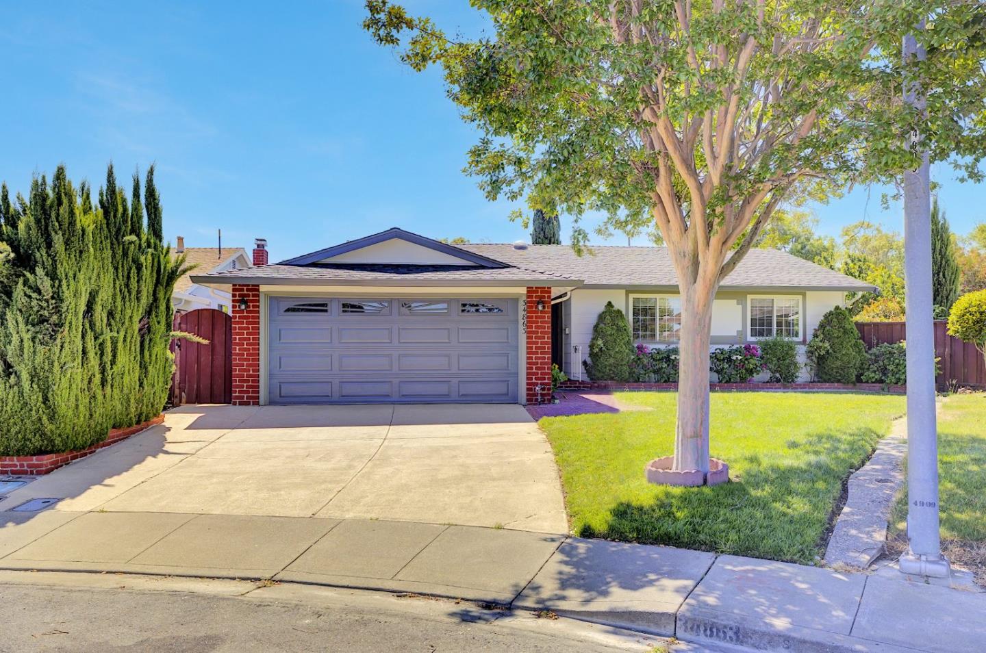 Detail Gallery Image 2 of 43 For 34863 Warwick Ct, Fremont,  CA 94555 - 3 Beds | 2 Baths