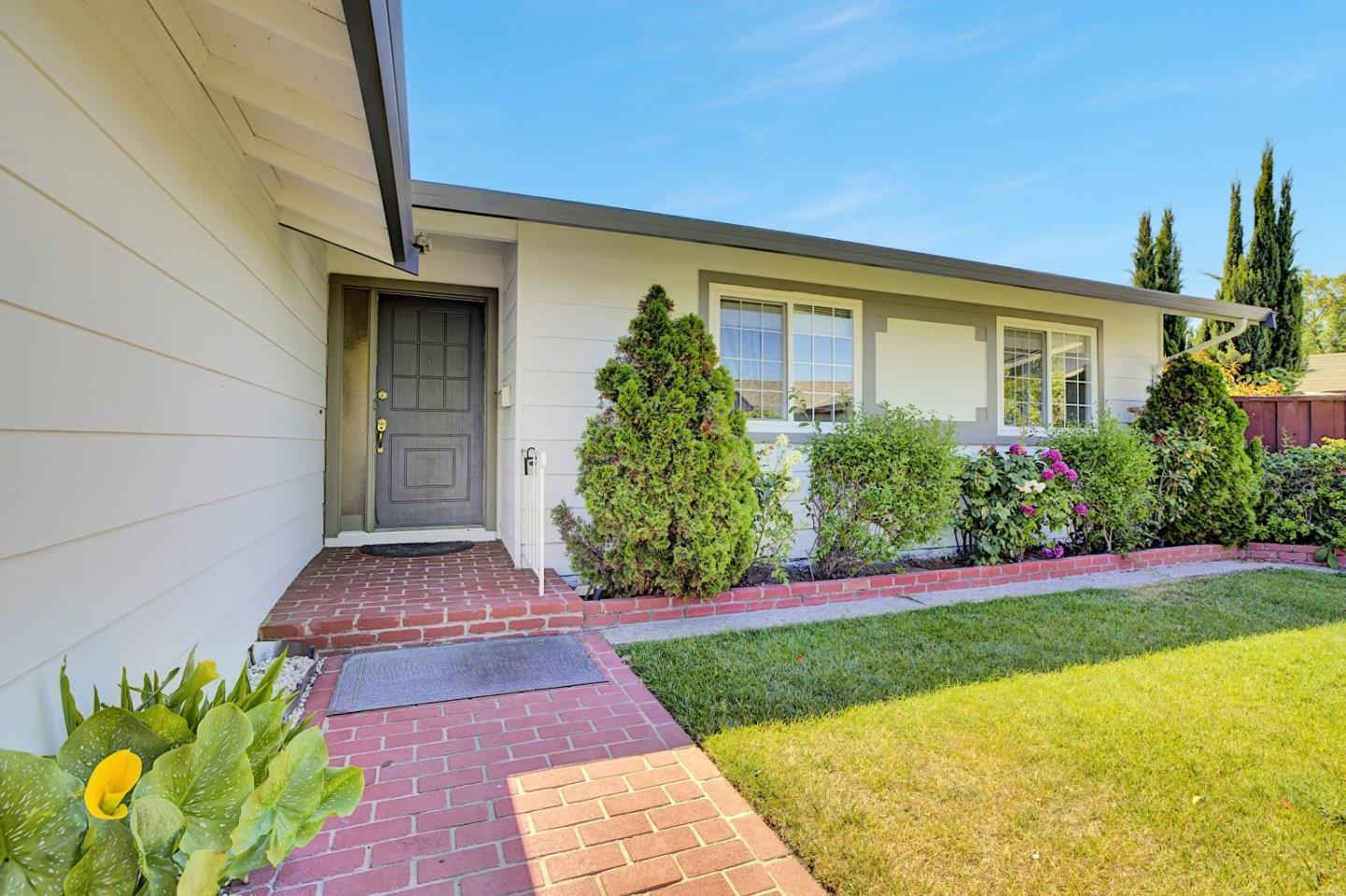 Detail Gallery Image 4 of 43 For 34863 Warwick Ct, Fremont,  CA 94555 - 3 Beds | 2 Baths