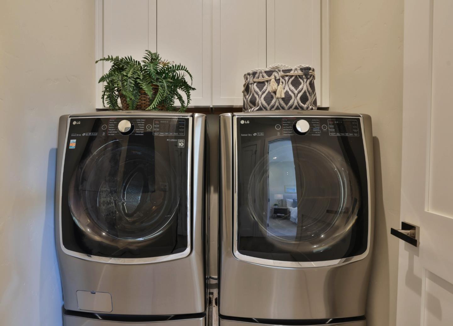 Detail Gallery Image 21 of 29 For 102 Hildebrand Dr, Los Gatos,  CA 95032 - 4 Beds | 2/1 Baths