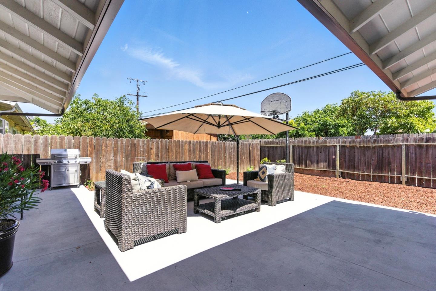 Detail Gallery Image 33 of 39 For 14226 Lucian Ave, San Jose,  CA 95127 - 4 Beds | 2 Baths