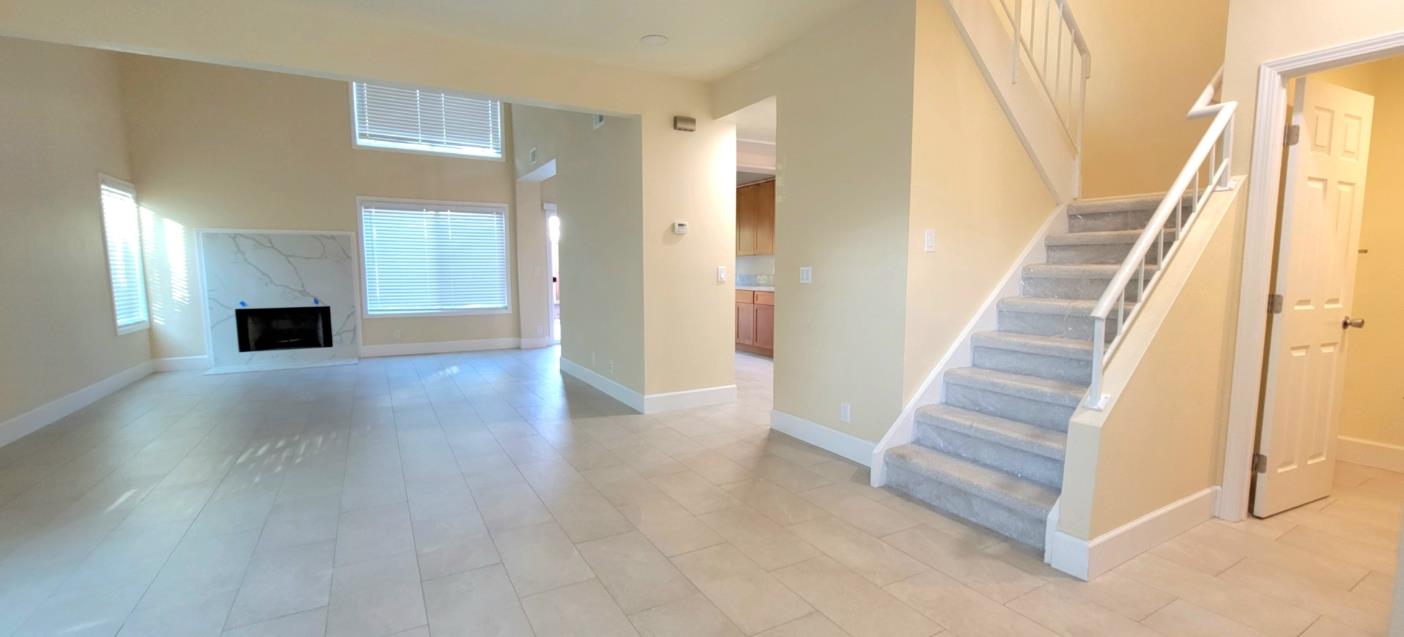 Detail Gallery Image 3 of 26 For 1146 Rosebriar Way, San Jose,  CA 95131 - 4 Beds | 2/1 Baths