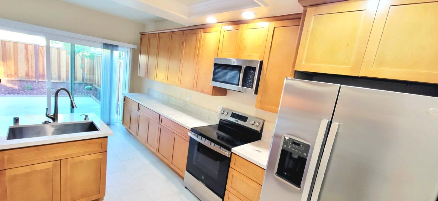 Detail Gallery Image 6 of 26 For 1146 Rosebriar Way, San Jose,  CA 95131 - 4 Beds | 2/1 Baths