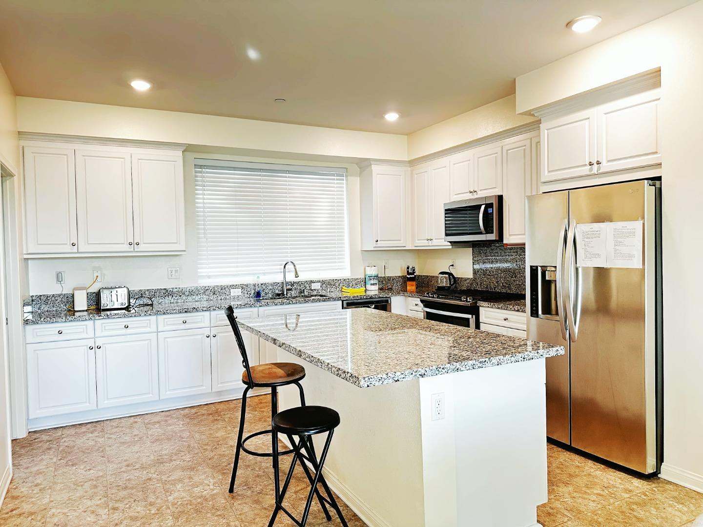 Detail Gallery Image 2 of 12 For 249 Steely, Irvine,  CA 92614 - 3 Beds | 2/1 Baths